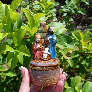 Handcrafted Nativity Scene Figurine Trinket Box. 3/25
